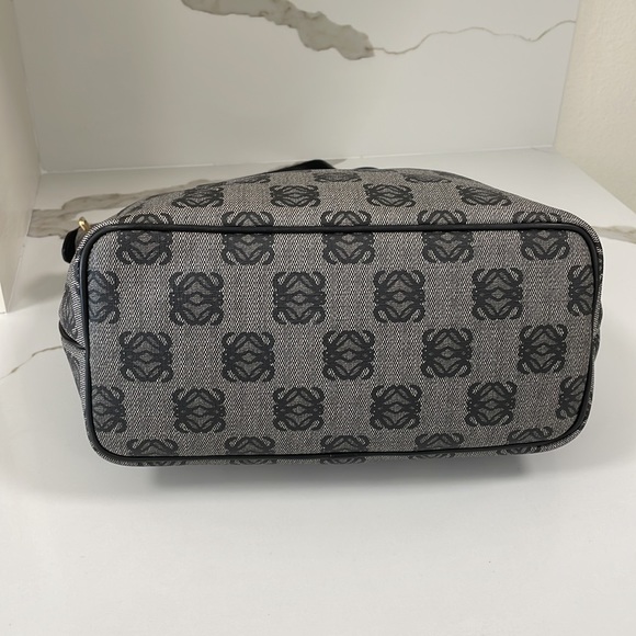 Loewe Black Printed Anagram Tote Bag - Picture 5 of 17